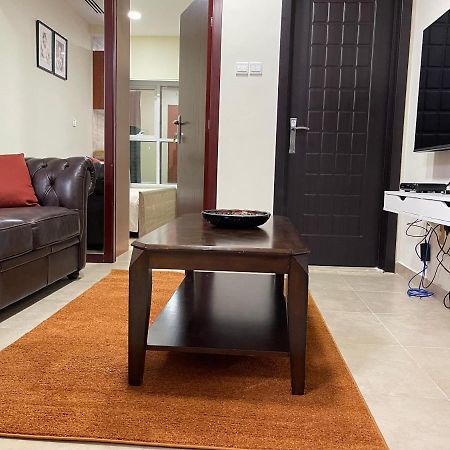 Near MetroCozy & Comfy 1Br Apartment In Jlt Dubai Exterior photo