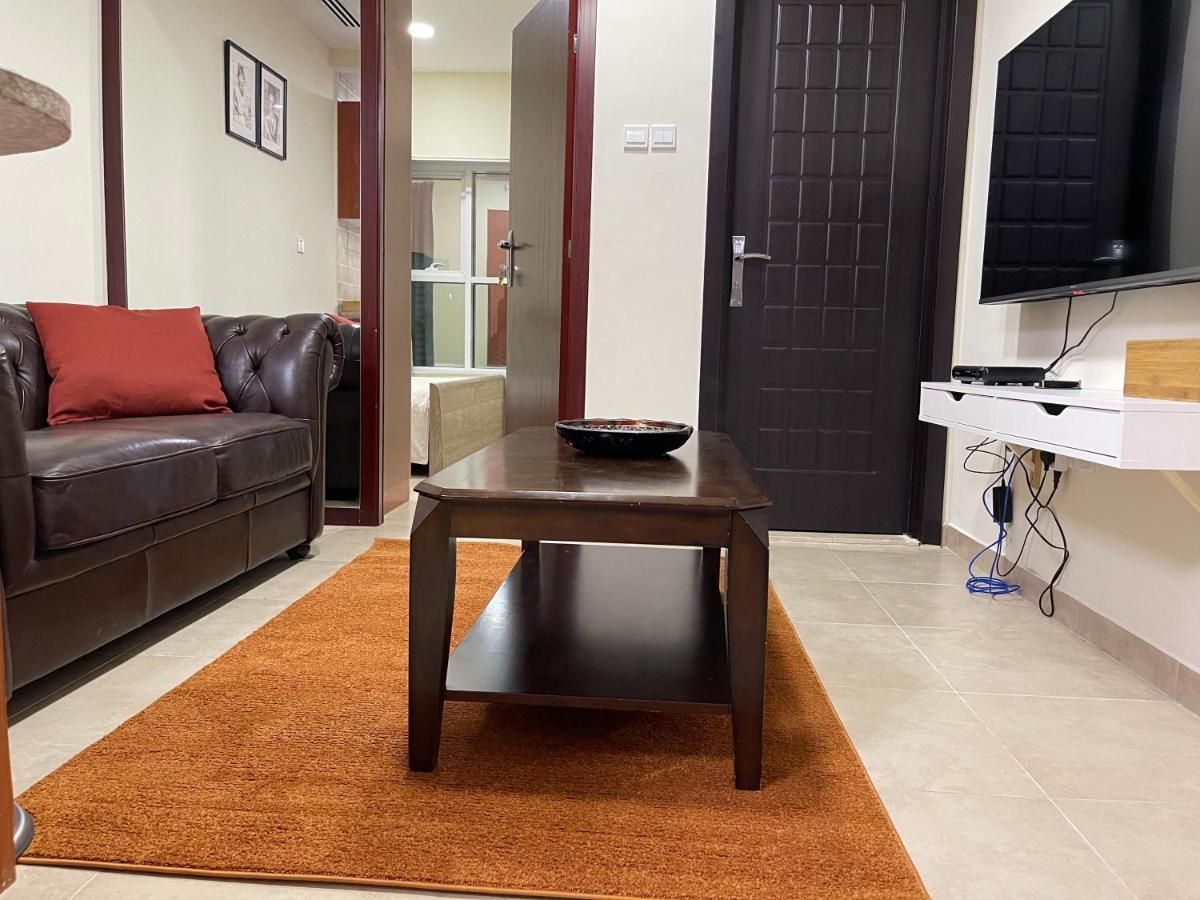 Near MetroCozy & Comfy 1Br Apartment In Jlt Dubai Exterior photo