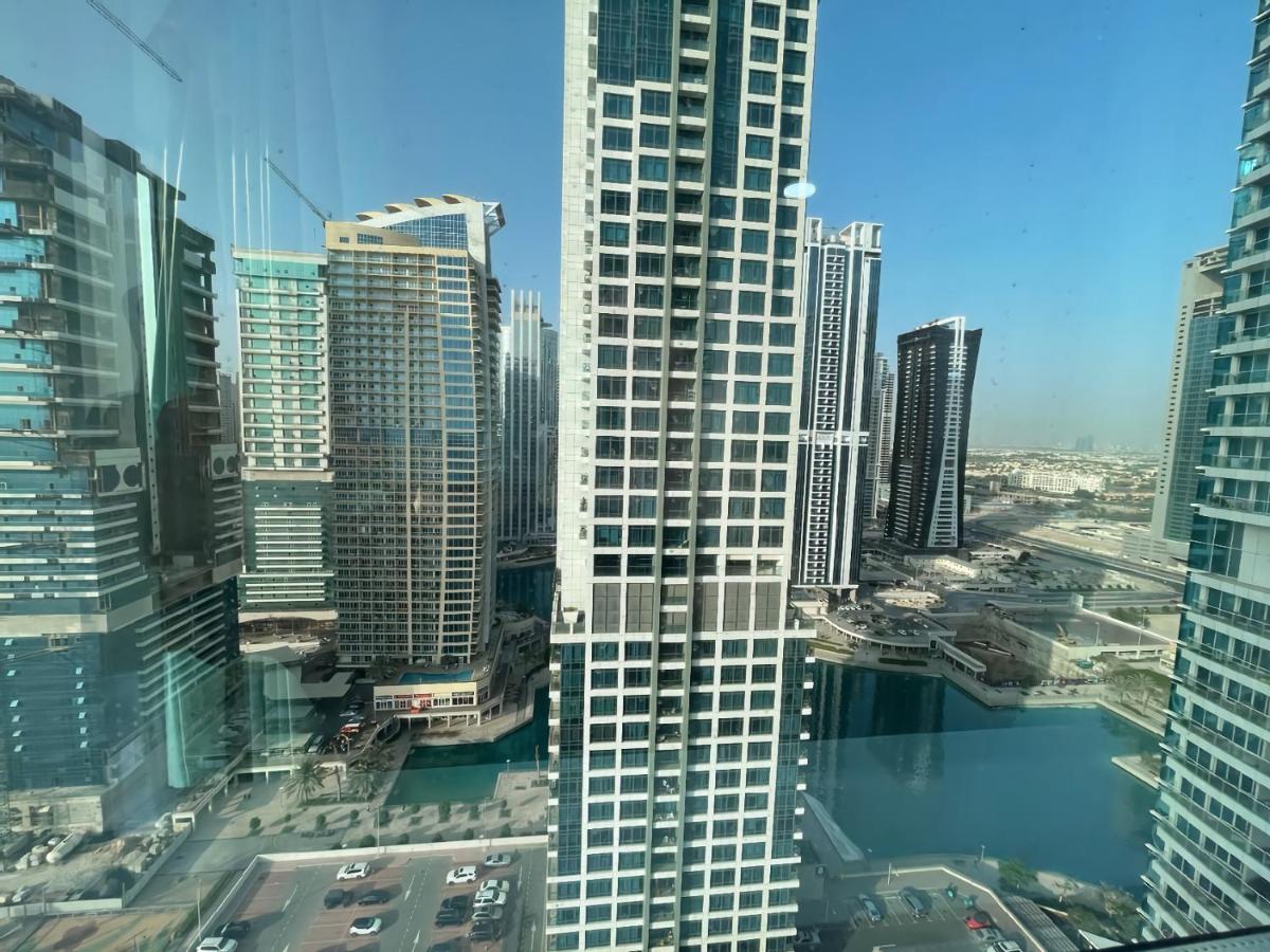 Near MetroCozy & Comfy 1Br Apartment In Jlt Dubai Exterior photo