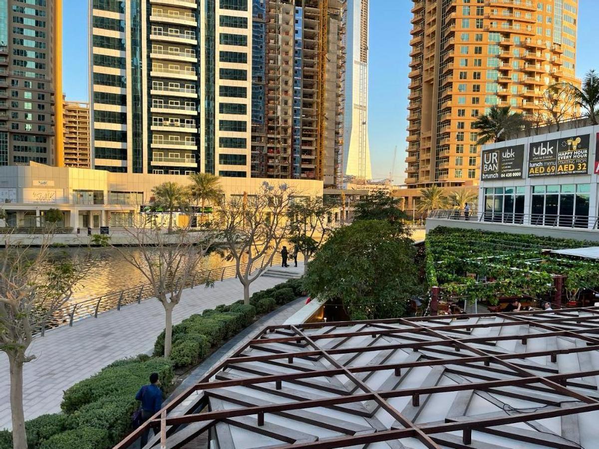 Near MetroCozy & Comfy 1Br Apartment In Jlt Dubai Exterior photo